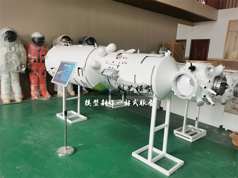 天和號核心艙、神州天宮對接模型