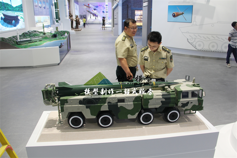 東風(fēng)導(dǎo)彈車模型-北京軍博定制