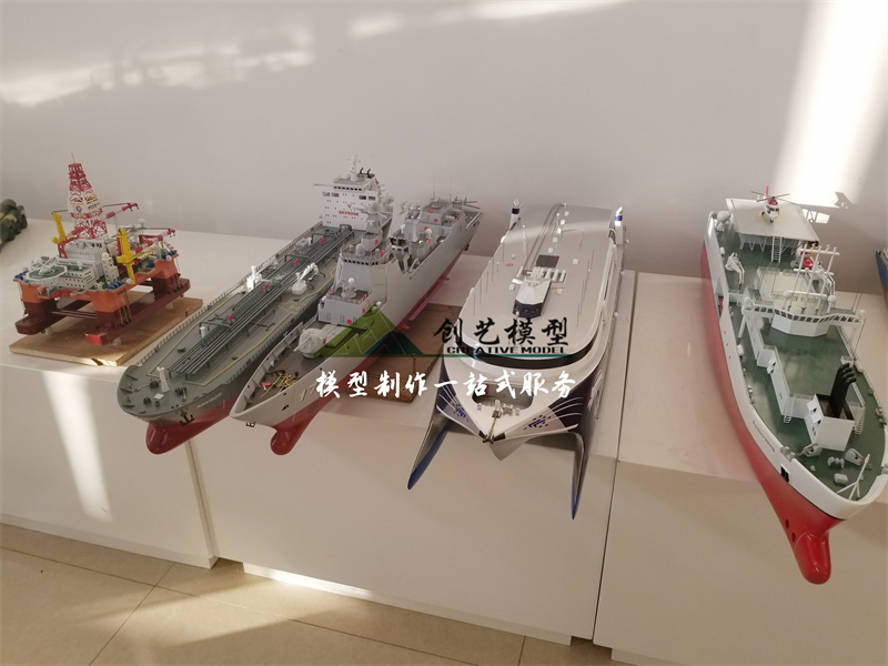 ”海峽號“船舶模型