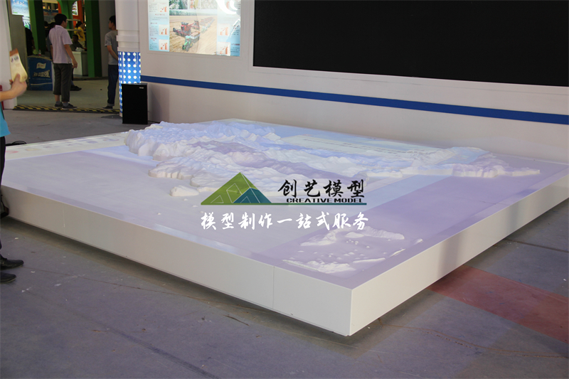 中國地形素模沙盤